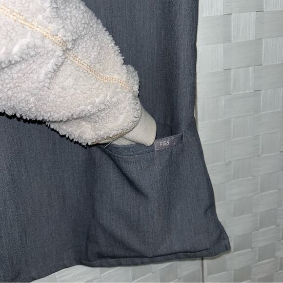 Figs Womens Graphite Gray Three Pocket Casma Scrub Top Size XS Soft Medical - Picture 5 of 8